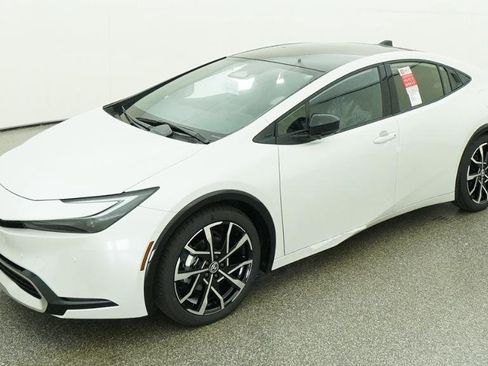 New 2026 Toyota Prius Plug-In Hybrid FWD image 36