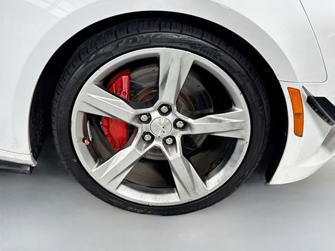 Used 2016 Chevrolet Camaro SS RWD image 11