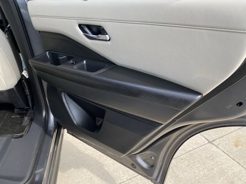 Used 2022 Nissan Pathfinder SL w/ SL Black Package image 12