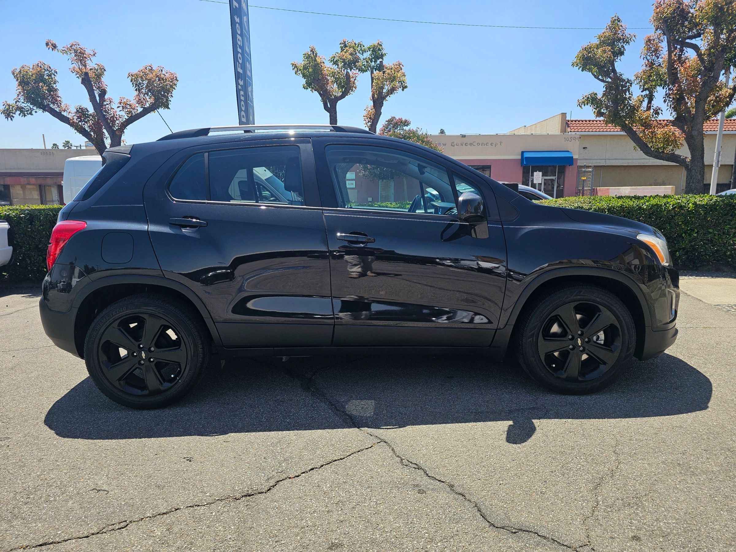 Used 2016 Chevrolet Trax LTZ w/ Midnight Edition FWD image 4