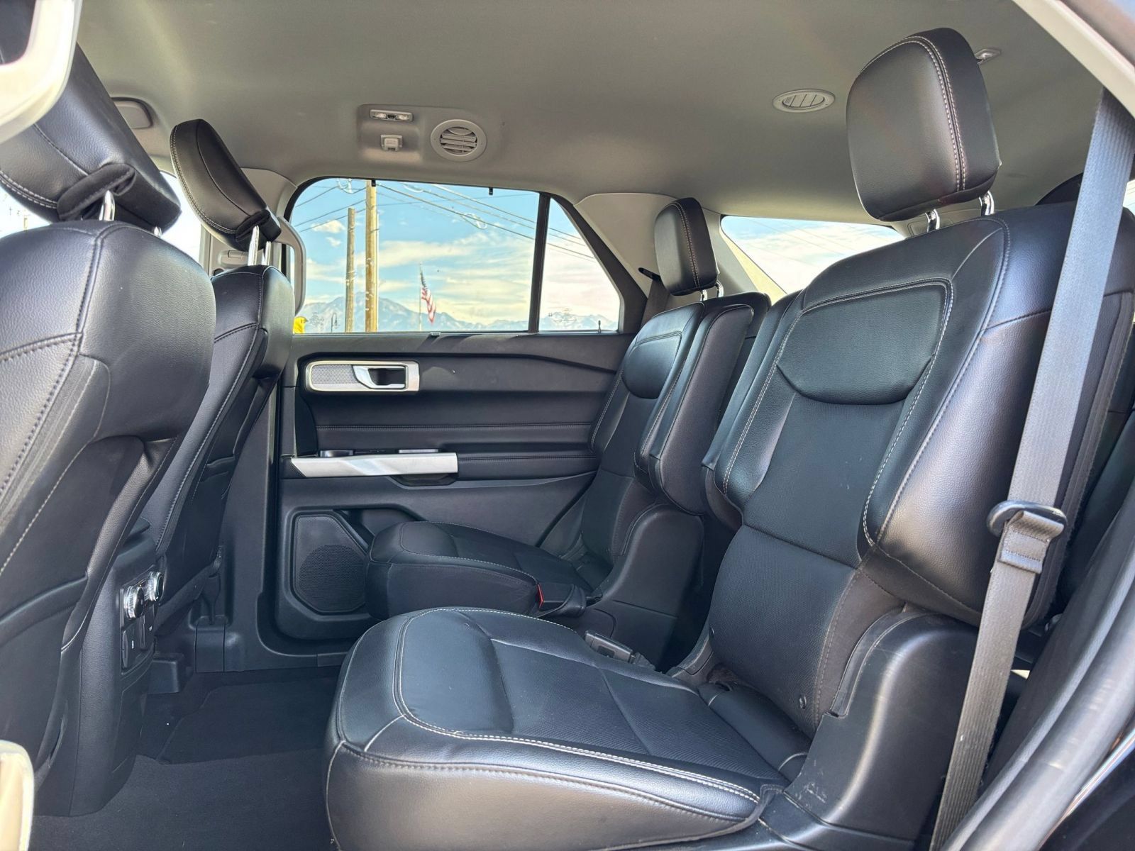 Used 2023 Ford Explorer Limited AWD/4WD image 28