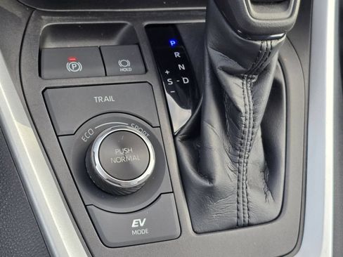 Used 2021 Toyota RAV4 XLE w/ Convenience Package AWD/4WD image 12
