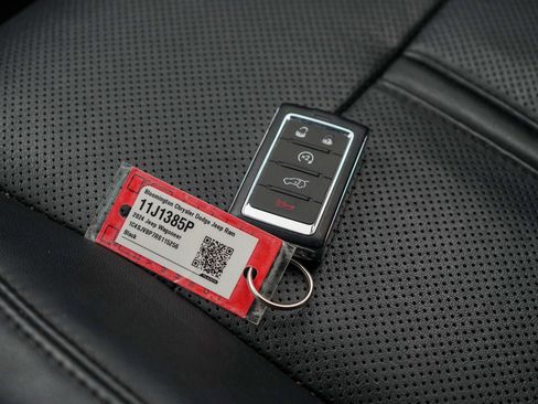 Used 2024 Jeep Wagoneer Series II w/ Flexible Seating Group image 27