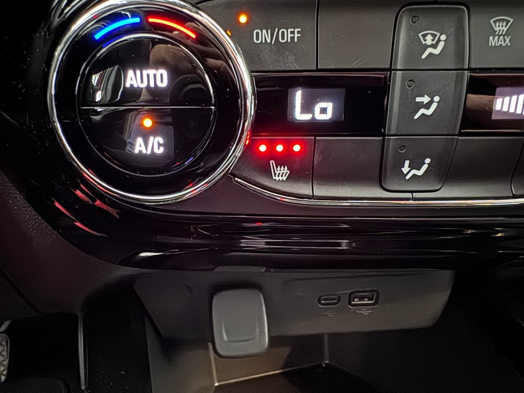 Certified 2024 Chevrolet Trax RS w/ Driver Confidence Package FWD image 19