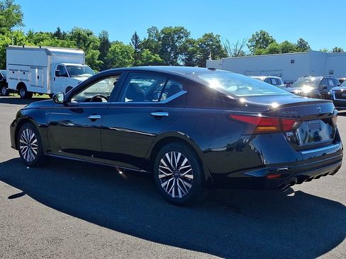 Certified 2023 Nissan Altima 2.5 SV w/ SV Premium Package FWD image 4