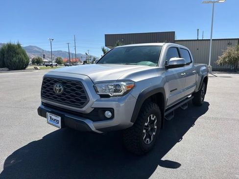 Used 2020 Toyota Tacoma TRD Off-Road w/ TRD Premium Off Road Package AWD/4WD image 3