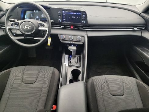 Used 2025 Hyundai Elantra SE w/ Cargo Package FWD image 22