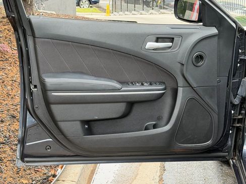 Used 2019 Dodge Charger SXT RWD image 26