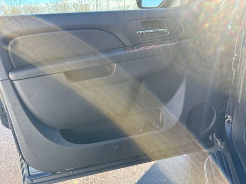 Used 2012 Chevrolet Avalanche LT image 8