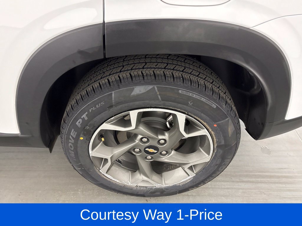 Used 2025 Chevrolet Trax LT w/ LT Convenience Package FWD image 13