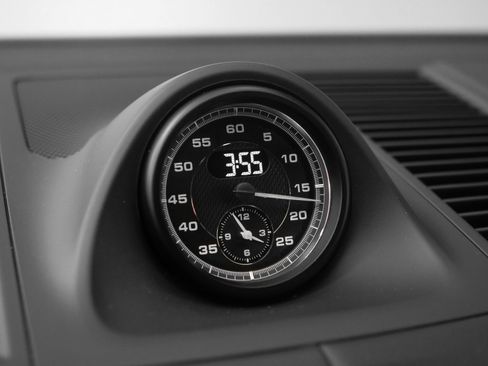 Used 2025 Porsche Macan Turbo image 39