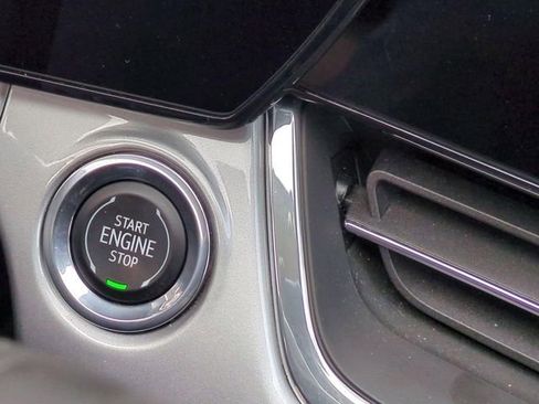 Used 2025 Chevrolet Trax LT w/ LT Convenience Package image 16