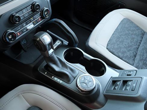 Used 2023 Ford Bronco Wildtrak image 14