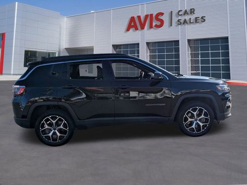 Used 2025 Jeep Compass Limited image 5