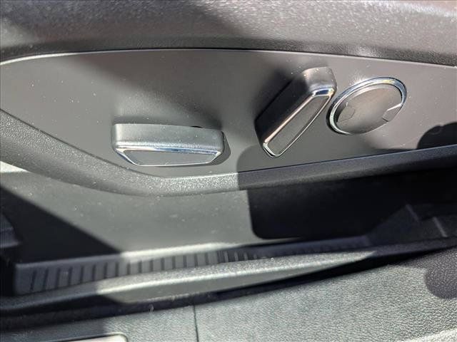 Used 2023 Lincoln Nautilus Reserve w/ Equipment Group 201A AWD/4WD image 30