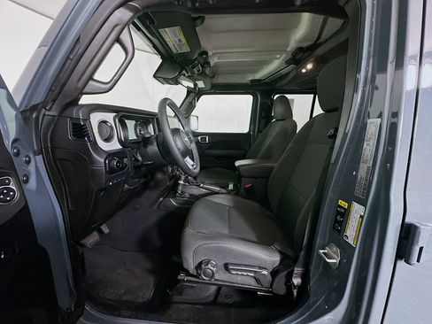 Used 2025 Jeep Wrangler Unlimited Sahara AWD/4WD image 13