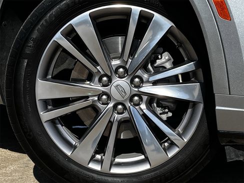 Used 2025 Cadillac XT6 Premium Luxury image 31