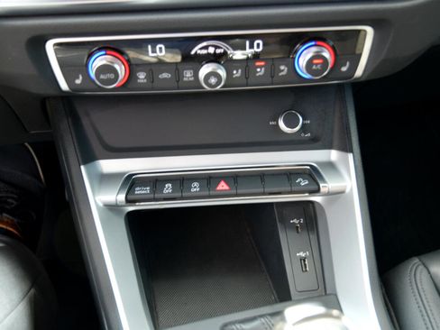 Used 2020 Audi Q3 2.0T Premium image 21