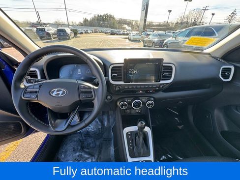 Used 2023 Hyundai Venue Limited image 14