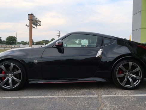 Used 2019 Nissan 370Z NISMO image 7