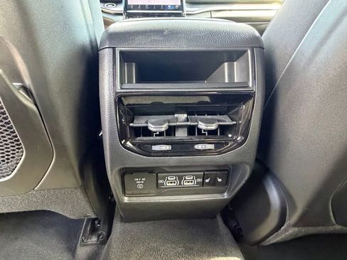 Used 2023 Jeep Grand Cherokee Trailhawk image 32
