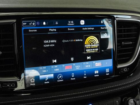 Used 2021 Chrysler Pacifica Touring-L w/ Uconnect Theater Family Group FWD image 31