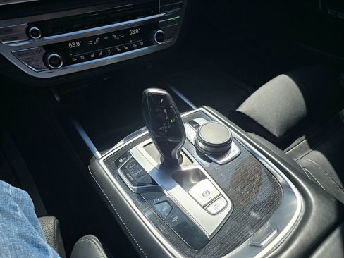 Used 2016 BMW 750i xDrive image 8