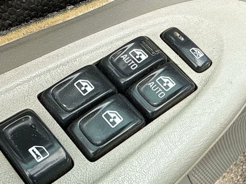 Used 2005 Chevrolet TrailBlazer LS w/ LS Preferred Equipment Group AWD/4WD image 6
