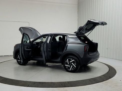 New 2026 Nissan Kicks SV image 13