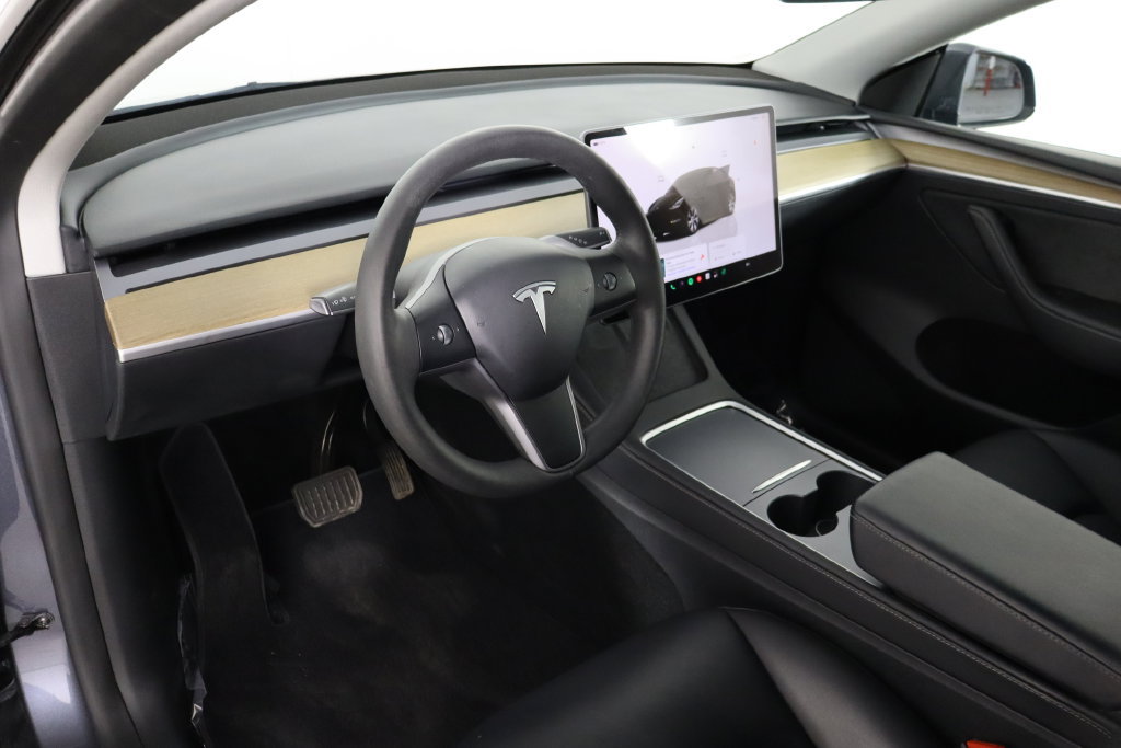 Used 2023 Tesla Model Y 2WD image 22