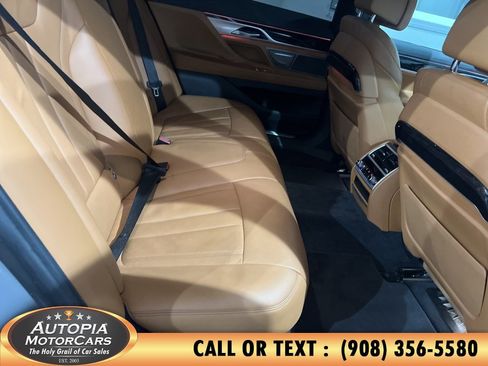 Used 2022 BMW 740i w/ M Sport Package RWD image 17