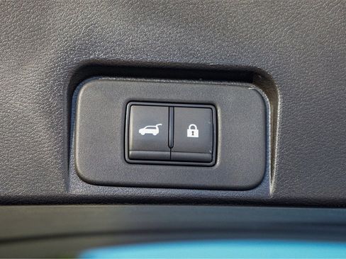 Used 2024 Nissan Rogue SV image 30