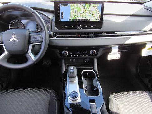 New 2026 Mitsubishi Outlander ES FWD image 17
