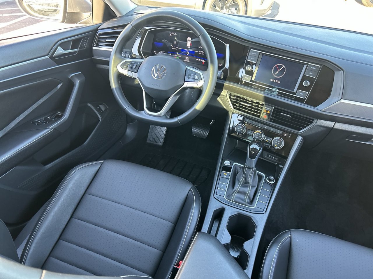 Certified 2023 Volkswagen Jetta SE w/ Panoramic Sunroof Package FWD image 10