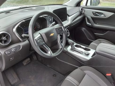 Used 2025 Chevrolet Blazer LT FWD image 19