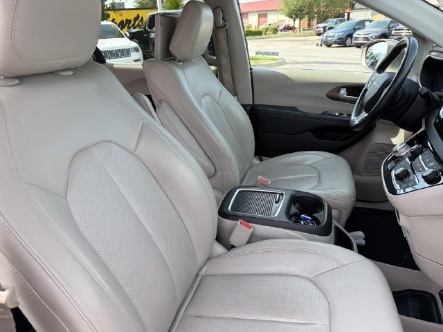 Used 2018 Chrysler Pacifica Touring-L Plus FWD image 25