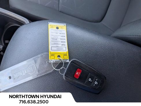Used 2025 Toyota RAV4 XLE AWD/4WD image 19