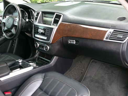 Used 2015 Mercedes-Benz GL 450 4MATIC image 51