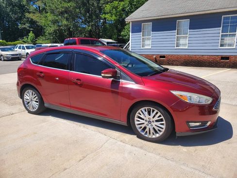 Used 2017 Ford Focus Titanium FWD image 3