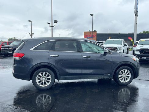 Used 2017 Kia Sorento AWD image 6