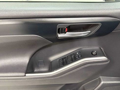 Used 2020 Toyota Highlander XLE AWD/4WD image 15