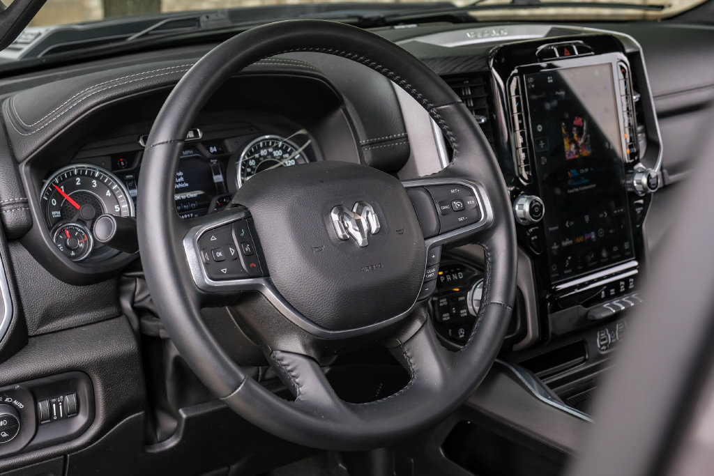 Used 2023 RAM 1500 Laramie AWD/4WD image 4