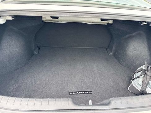 Used 2023 Hyundai Elantra SEL w/ Convenience Package FWD image 12
