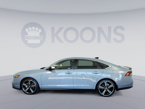 Used 2023 Honda Accord Sport image 2