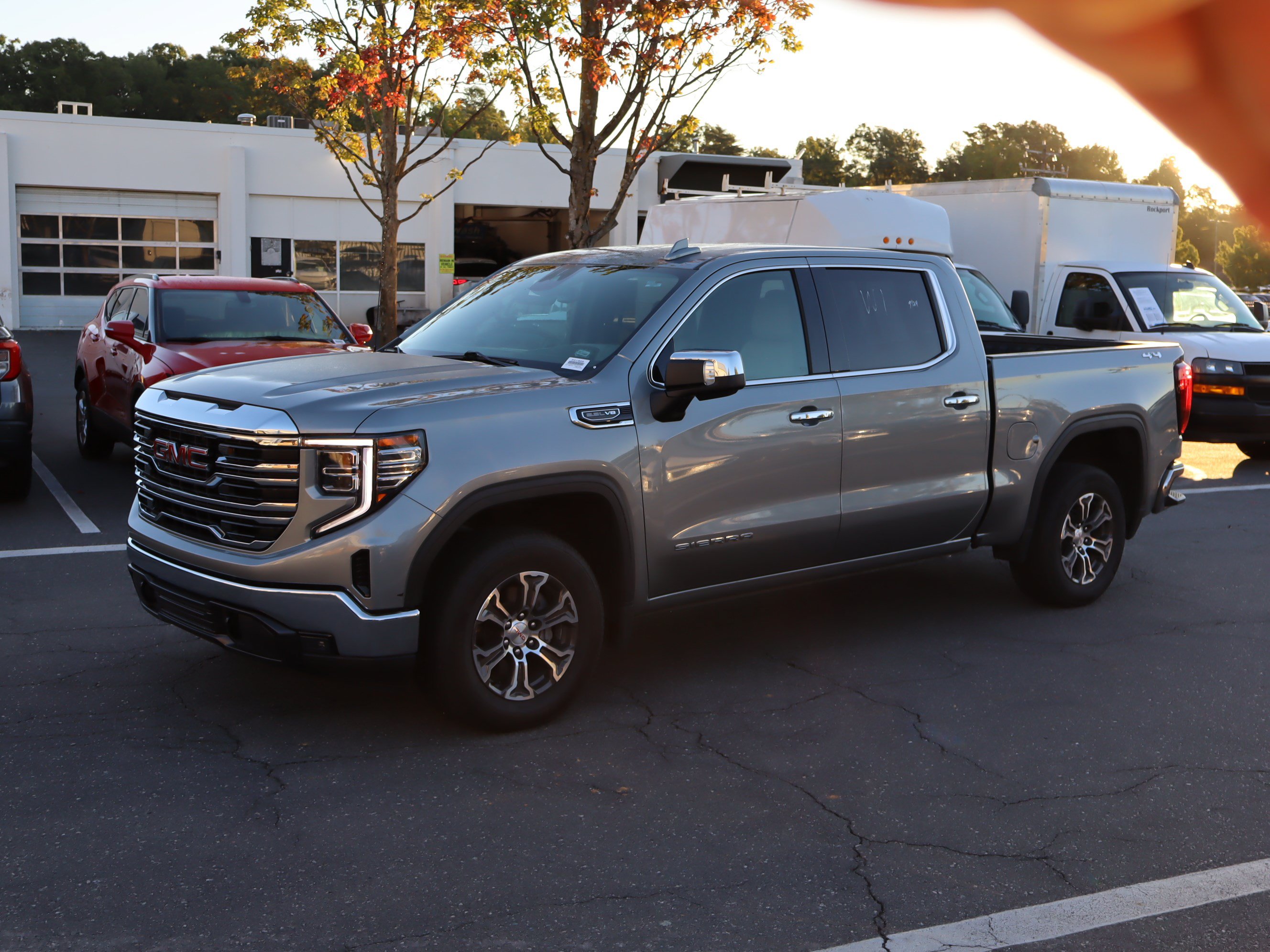 Used 2025 GMC Sierra 1500 SLT AWD/4WD image 5