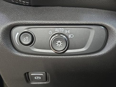 New 2025 Chevrolet Blazer LT w/ Convenience Package FWD image 28