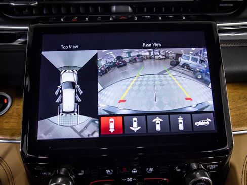 Used 2024 Jeep Grand Cherokee Summit AWD/4WD image 28
