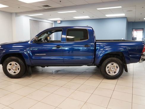 Used 2015 Toyota Tacoma 4x4 Double Cab w/ SR5 Package image 2