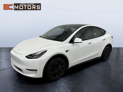 Used 2020 Tesla Model Y Long Range image 1