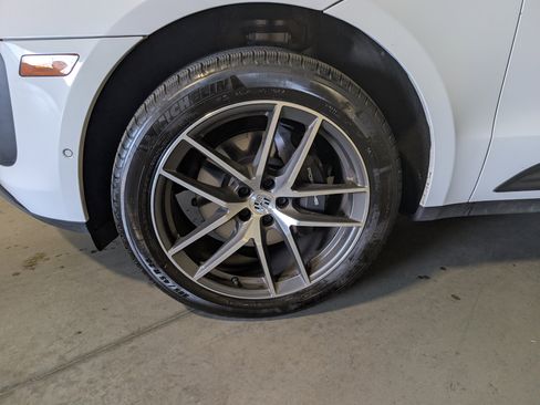 Used 2023 Porsche Macan image 15